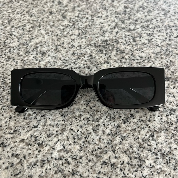 Black square sunglasses - Picture 2 of 2